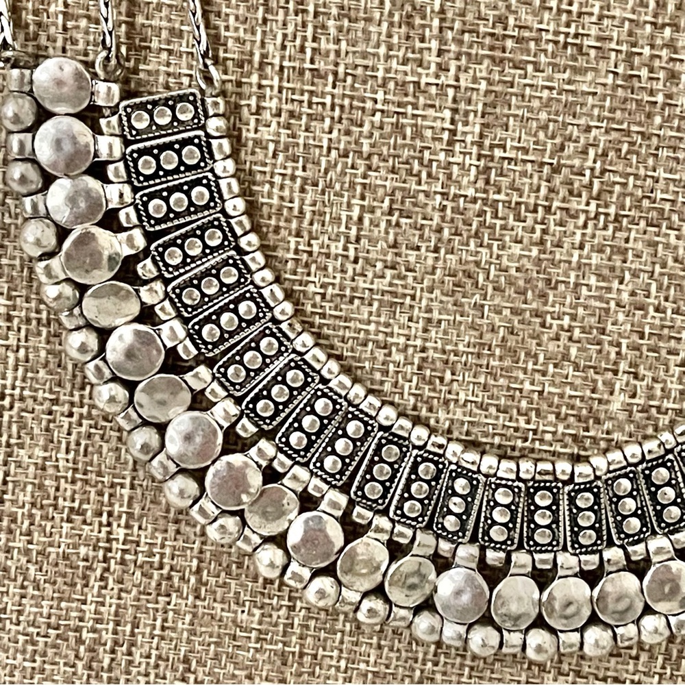 Lucky Brand Silver Tone Hammered Metal Statement Necklace - Picture 4 of 10